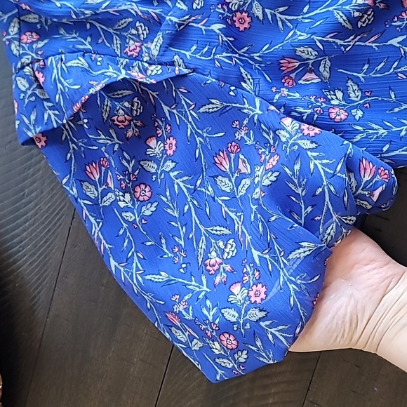 NWT LOFT Floral Ruffle Neck Puff Sleeve Top Cottagecore Blue, size M - Picture 7 of 10